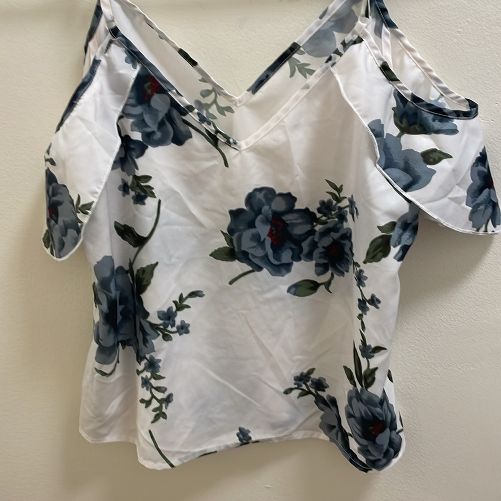 Summer blouse - Picture 2 of 3